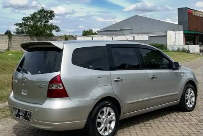 Nissan Grand Livina Ultimate Tahun 2012 Automatic