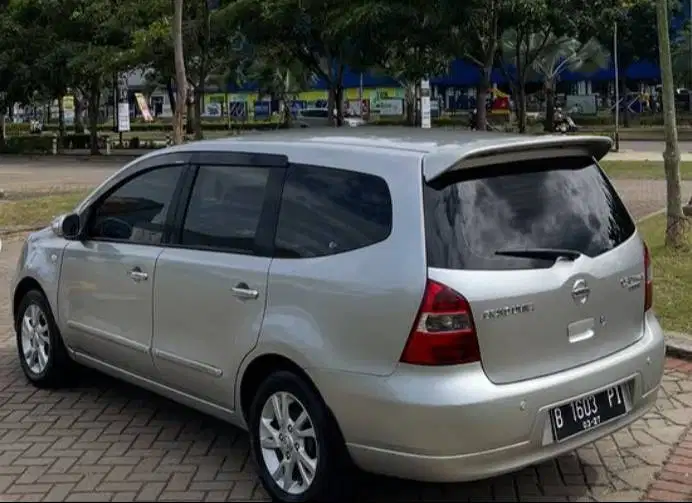 Nissan Grand Livina Ultimate Tahun 2012 Automatic