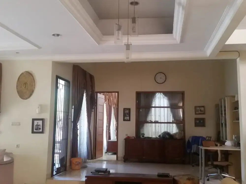 Rumah Hook Semi Furnished di Taman Harapan Baru Bekasi, LT 287 m² LB 277 m², 3+1 KT