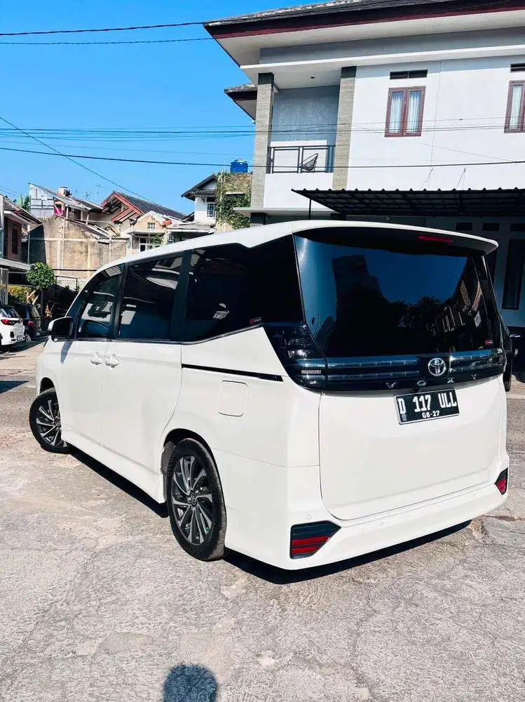 Toyota Voxy 2022 Bensin