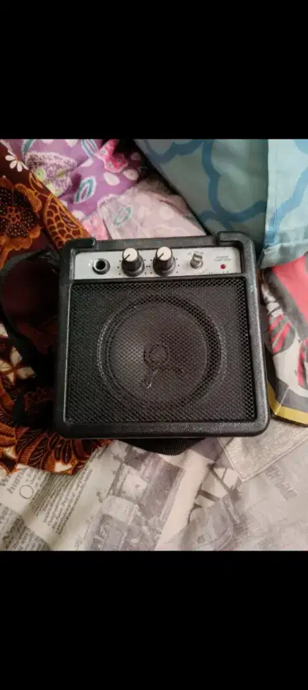 Dijual Ampli Gitar Mini Portable support distorsi