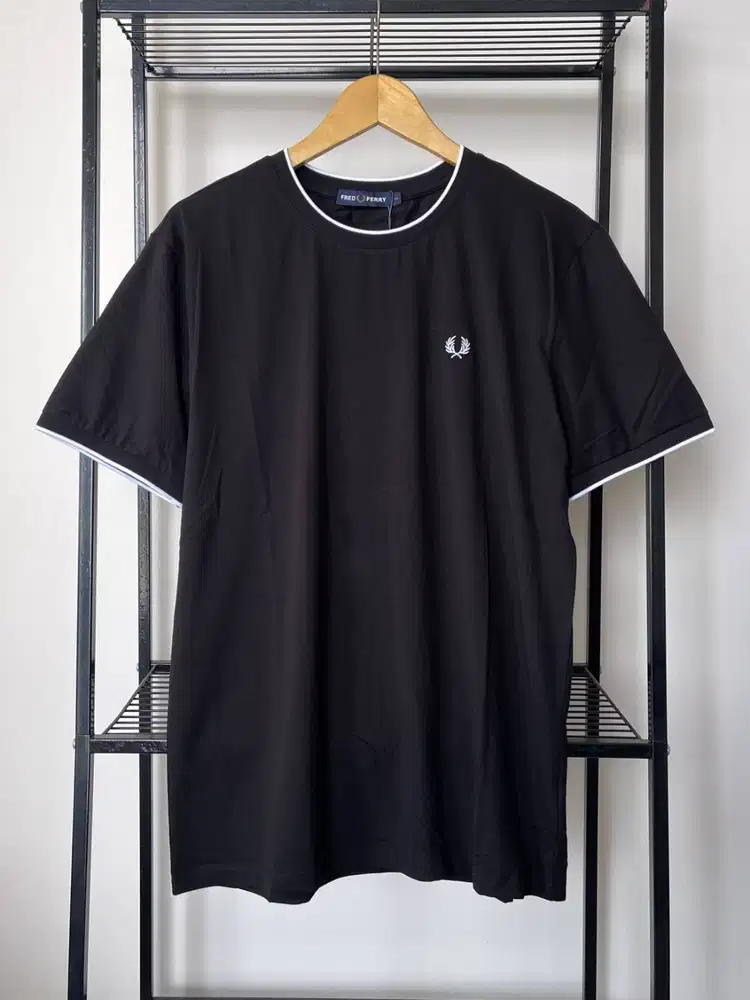 FRED PERRY CREW NECK TIPPED RING T SHIRT IN BLACK (L)