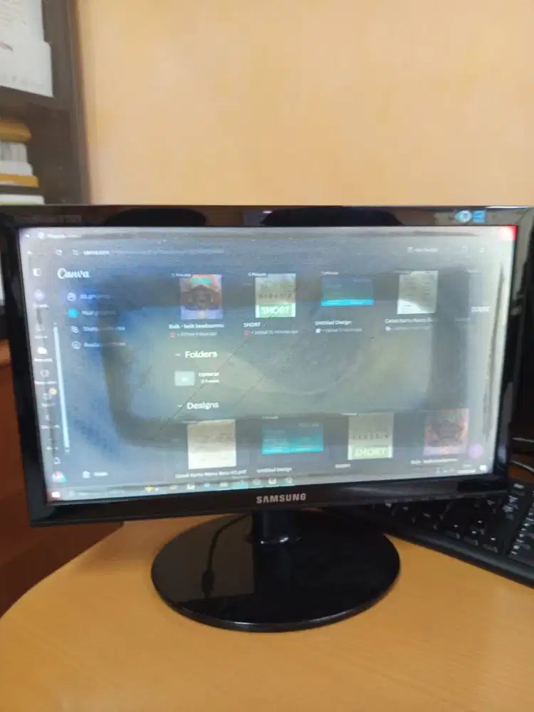 Merk Samsung Model:E1920NX 19 inch & Merk DELL Model E1709Wc  17 inch