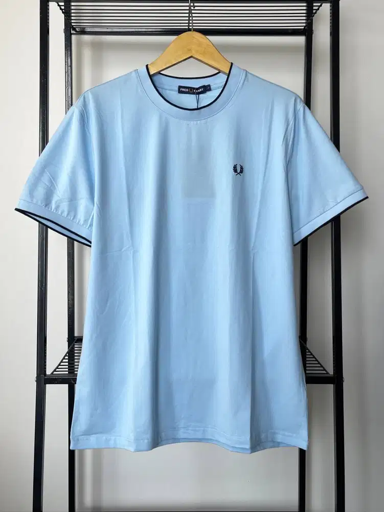 FRED PERRY CREW NECK TIPPED RING T SHIRT IN ICE BLUE (L)