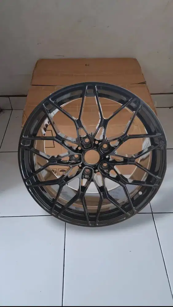 Velg Mobil New Gloss Black 2012