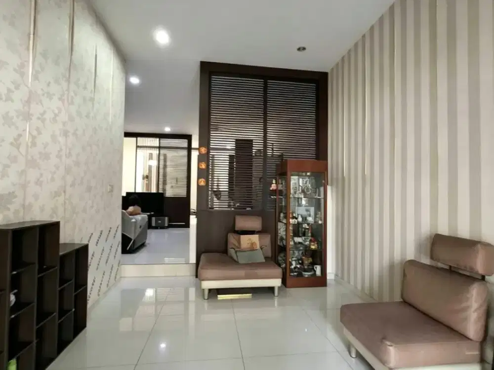 DIJUAL VILLA LUX KOMPLEK CEMARA ASRI!