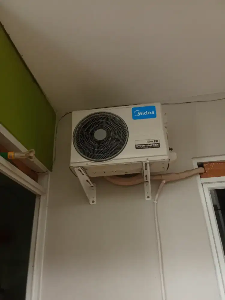 AC MIDEA 1/2 PK baru beli 5 bulan