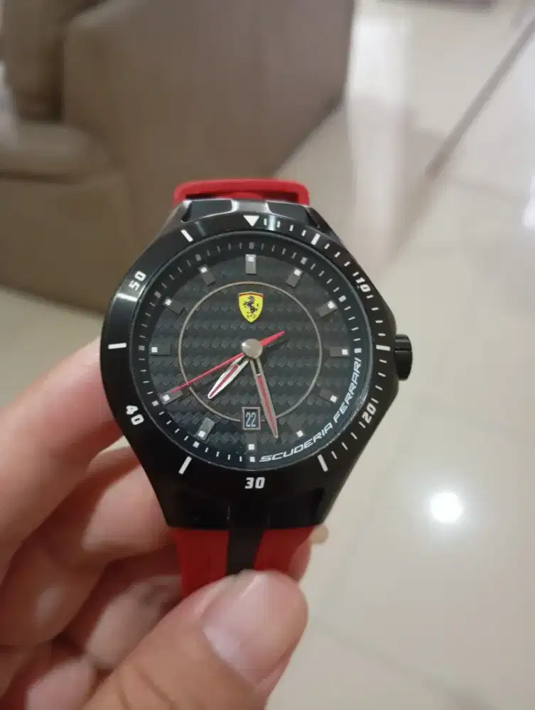 Jam tangan Ferrari