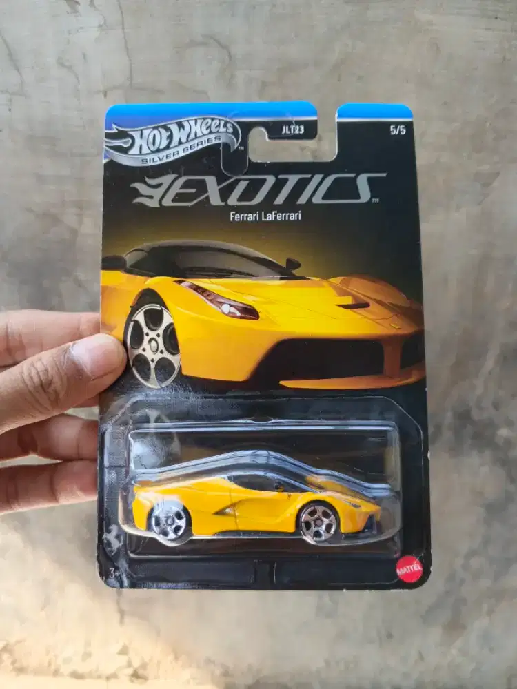 Hotwheels 1/64 Exotics Ferrari Laferrari Kuning