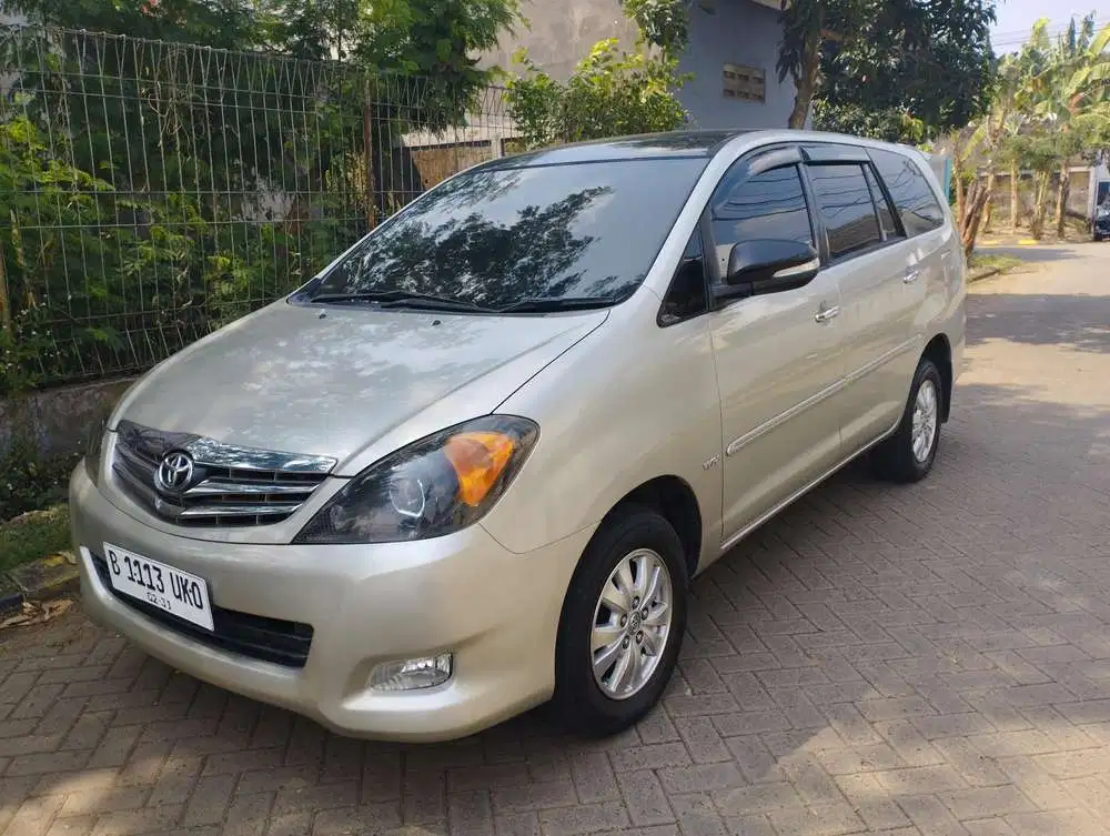 Toyota Kijang Innova 2010 Bensin