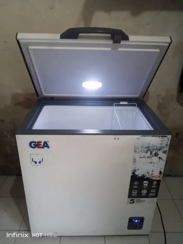 Freezer box kapasitas 210 liter normal no minus merk GEA