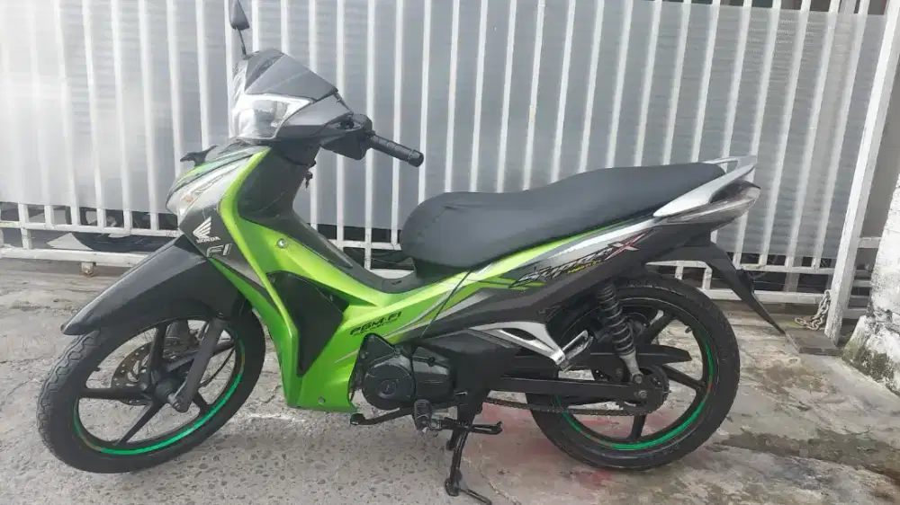 HONDA SUPRA X HELM IN INJEKSI 2012