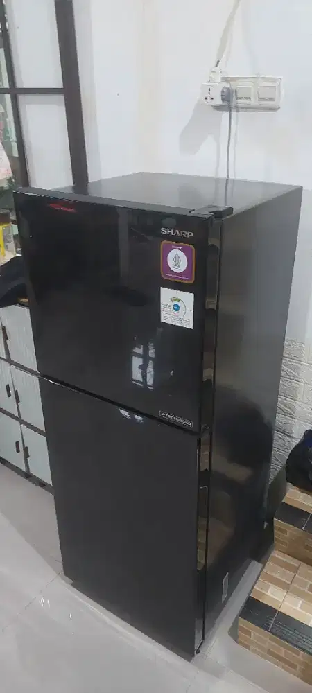 Kulkas Sharp 2 Pintu SJ-246SI