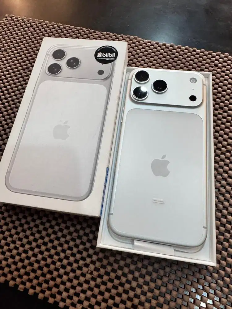 iBox Garansi On iPhone 17 Promax 256GB Silver Fullset