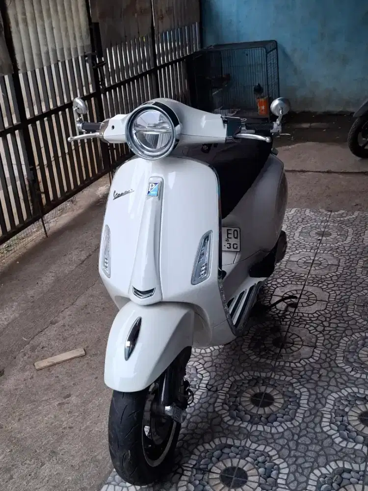 VESPA PRIMAVERA 150 I-GET ABS 2019 WARNA PUTIH