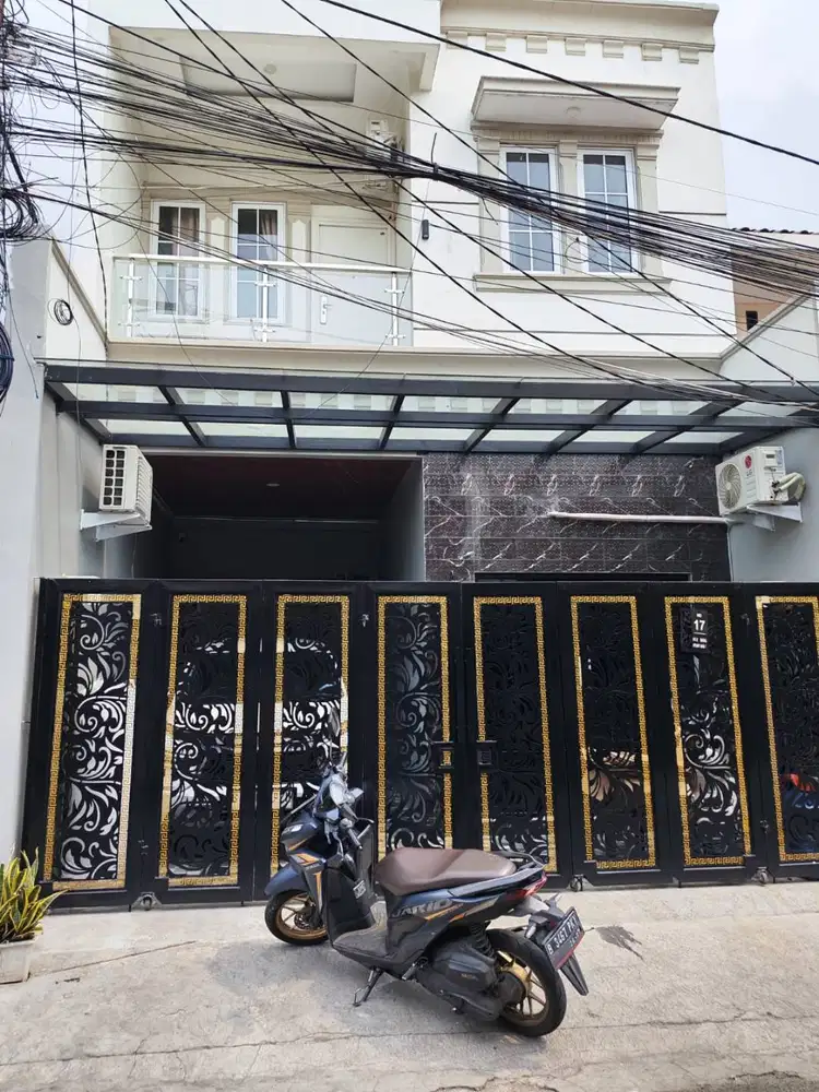RUMAH BARU SIAP HUNI & FULL FURNISHED DI PUSAT KOTA JAKARTA!