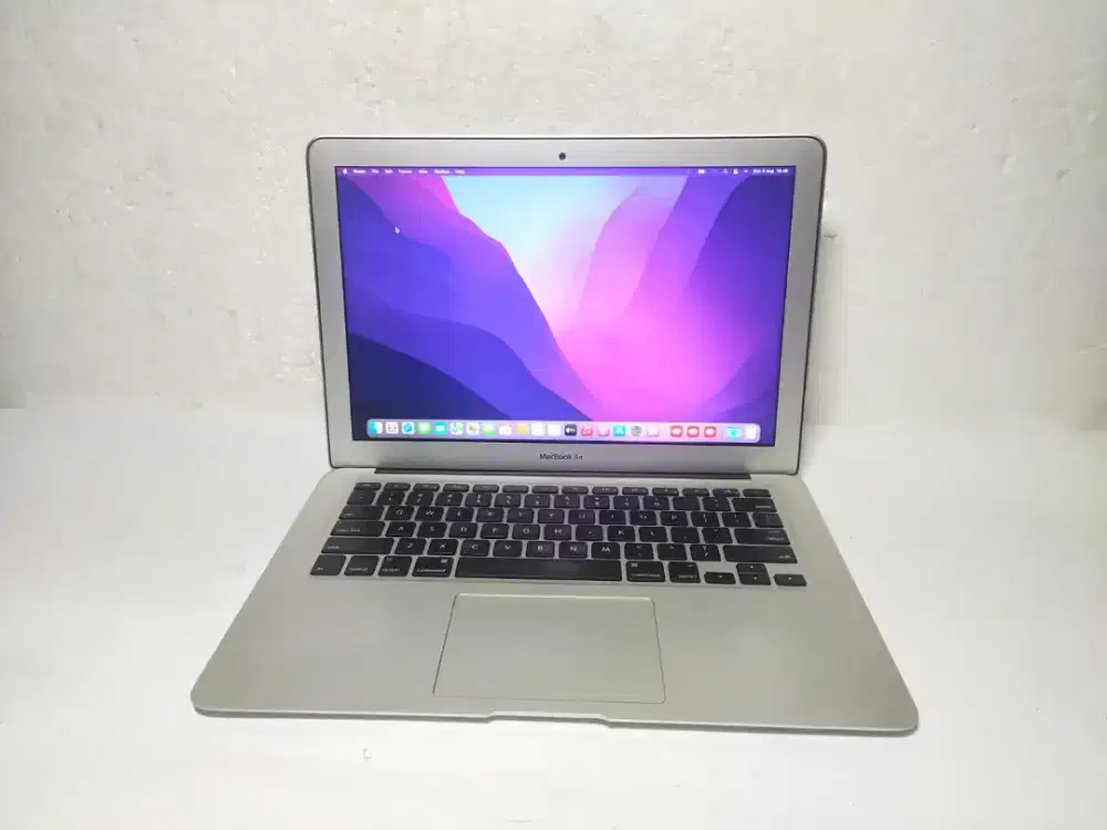 B1085 Macbook  Air 13inch 2017 core i5 Ram 8GB ssd 128GB baterai boros