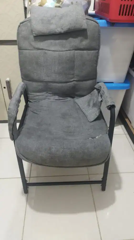 Kursi santai di teras