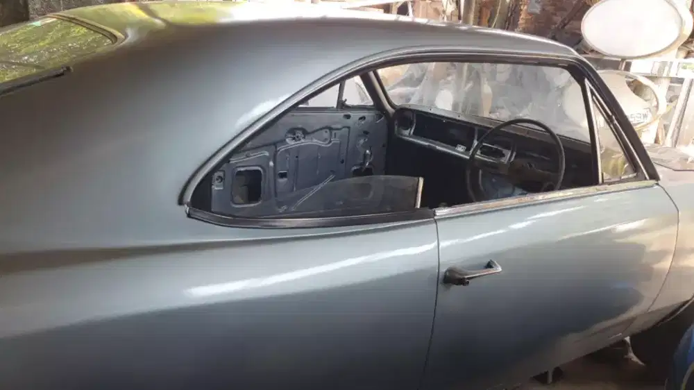 Opel commodore 2 pintu