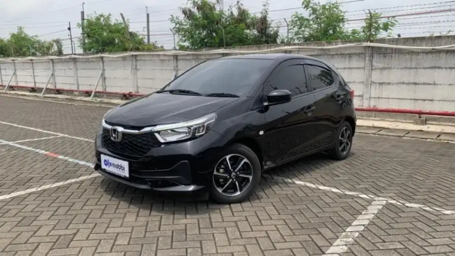 DP 9, JT Honda Brio Satya 1.2 E Bensin-AT Hitam 2025