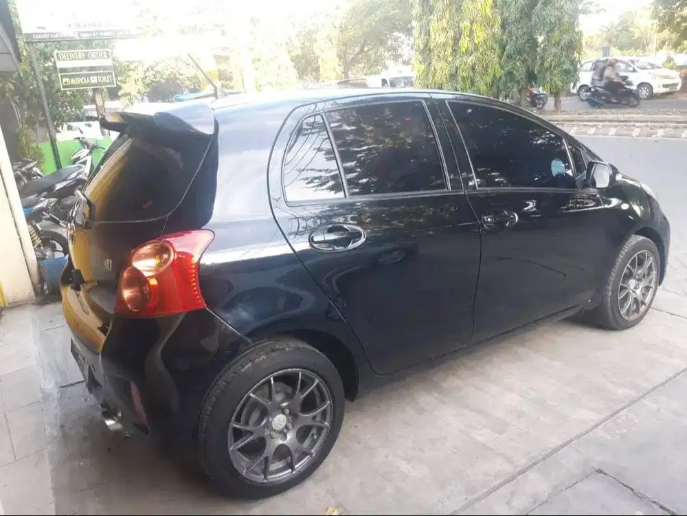 toyota yaris (2012)