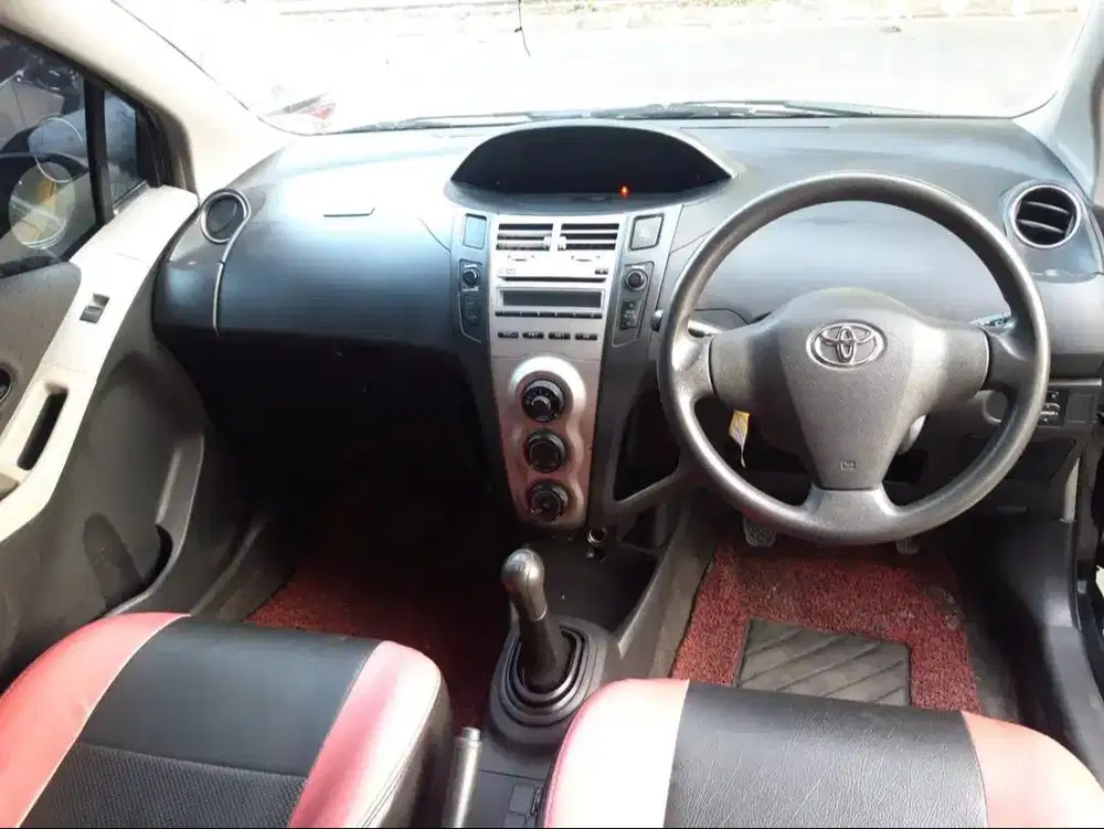 toyota yaris (2012)