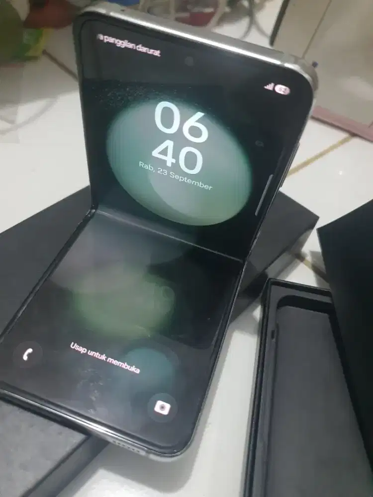 Samsung Z Flip 5 Minus