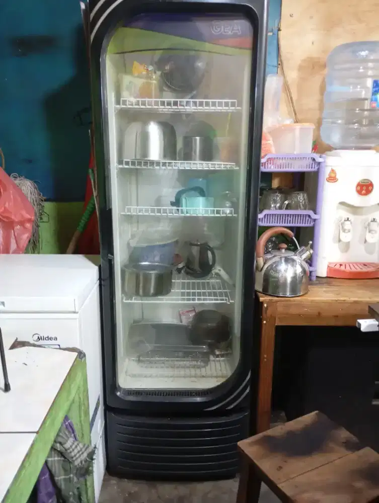Jual cepat showcase