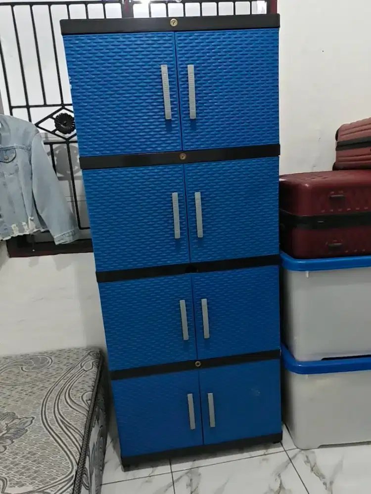 Lemari plastik 4 tingkat warna biru hitam