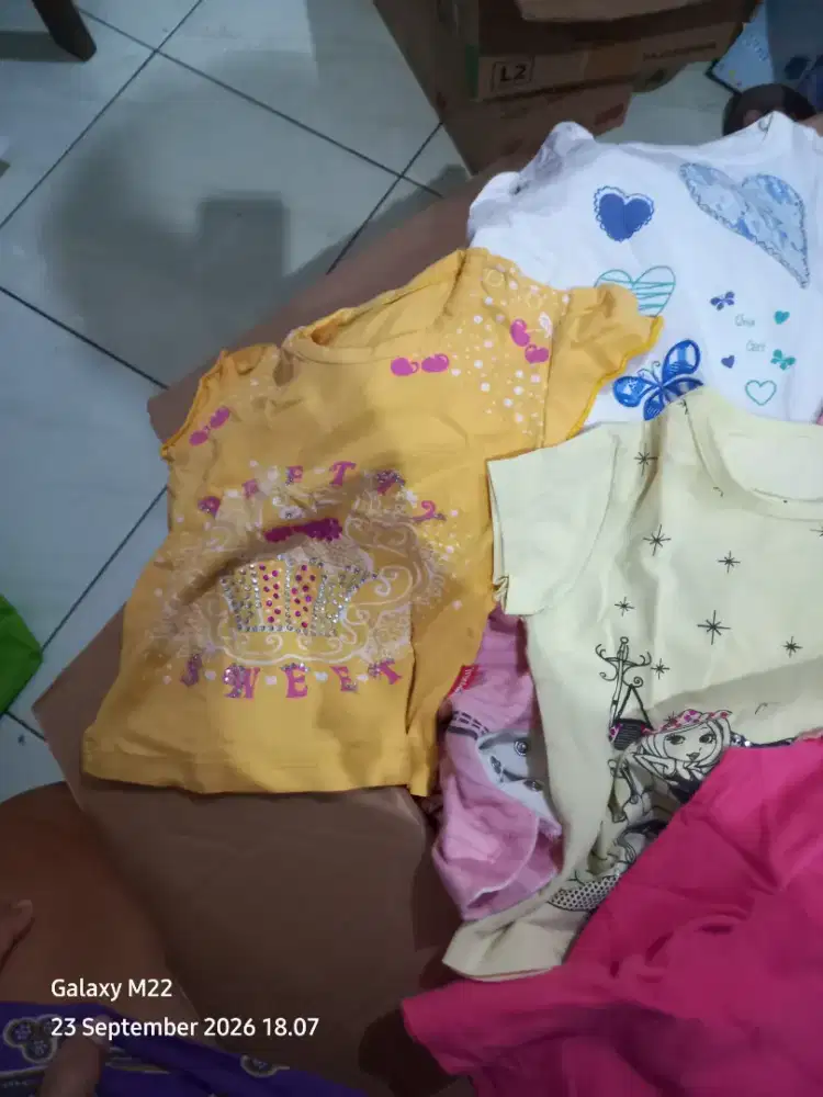 Baju bekas kondisi masih layak pakai