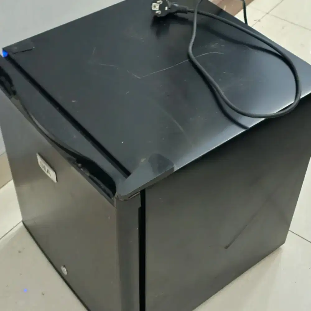 Kulkas Mini Bar Changhong GEA Hitam