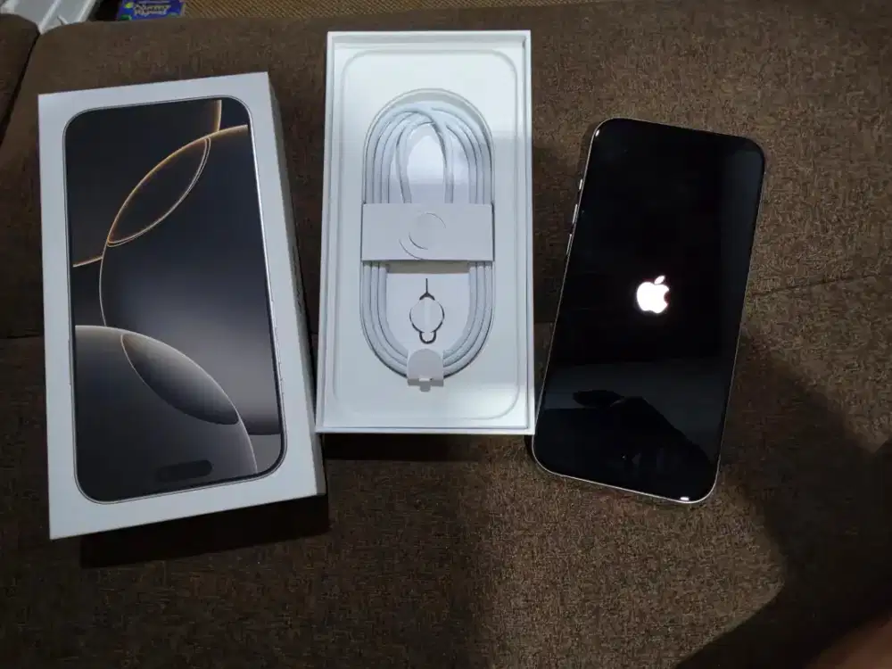 Dijual iphone 16 pro max 256 giga fullset like new ex ibox