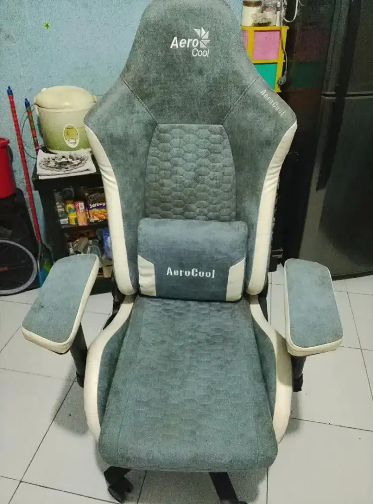 Kursi gaming merk aerocool