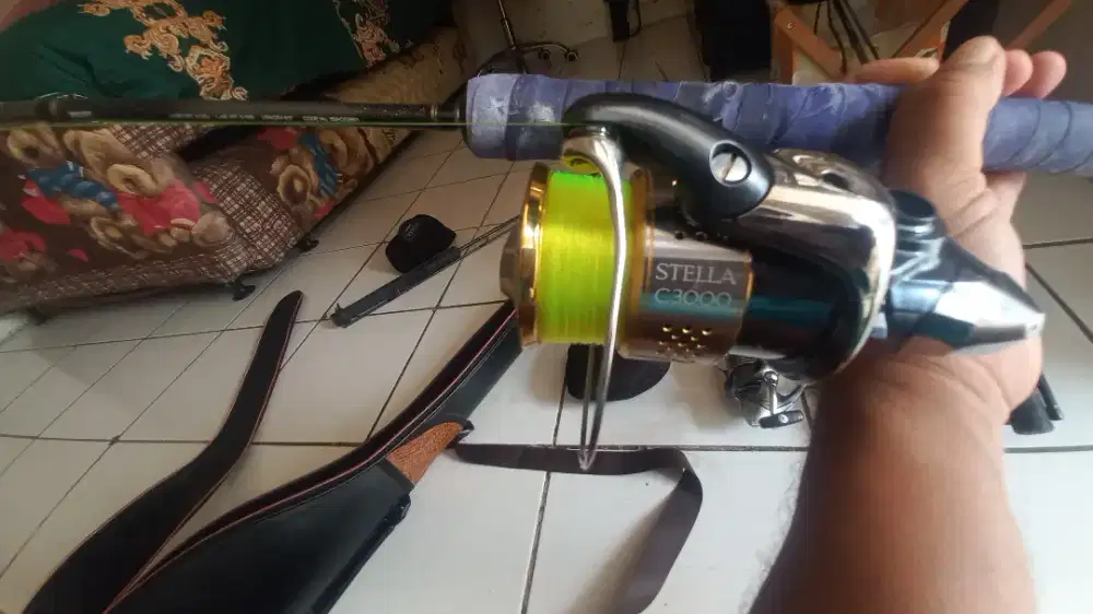 Reel shimano stella c3000hg 2010 plus joran shiman bass one