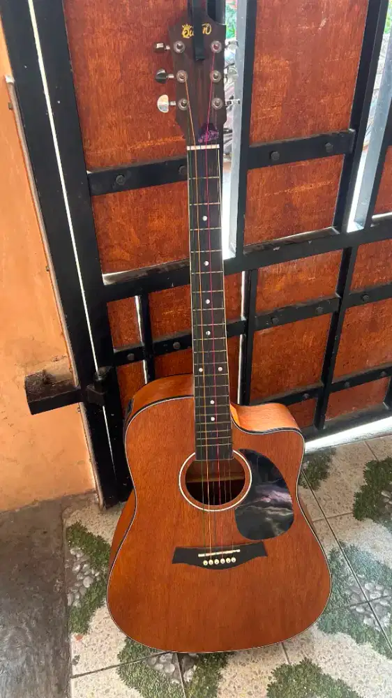 Gitar Queen Original Lokal