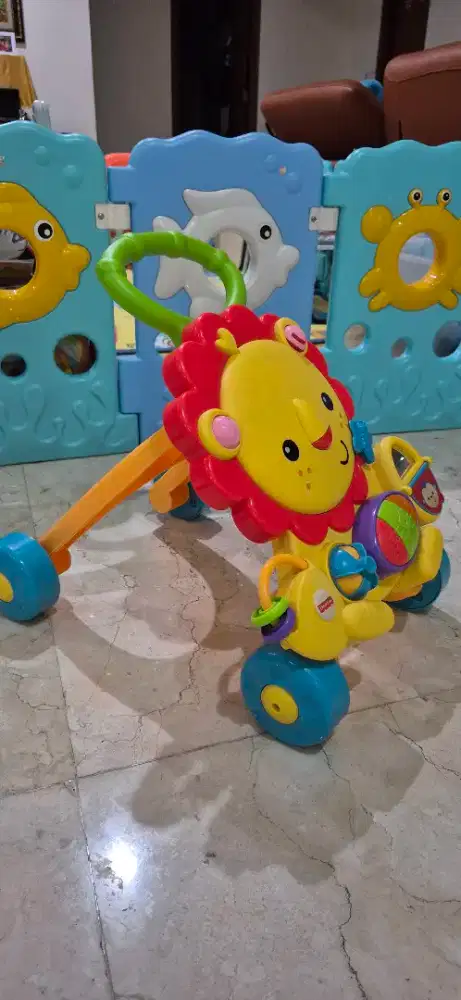 Fisher Price Walker Anak dengan Music