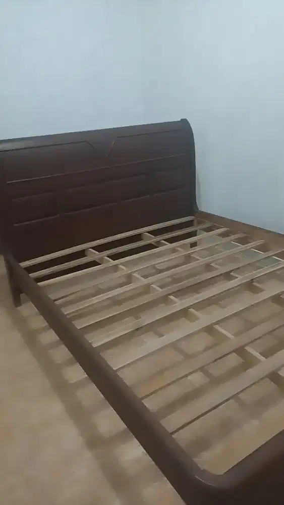 Dijual Divan Kayu