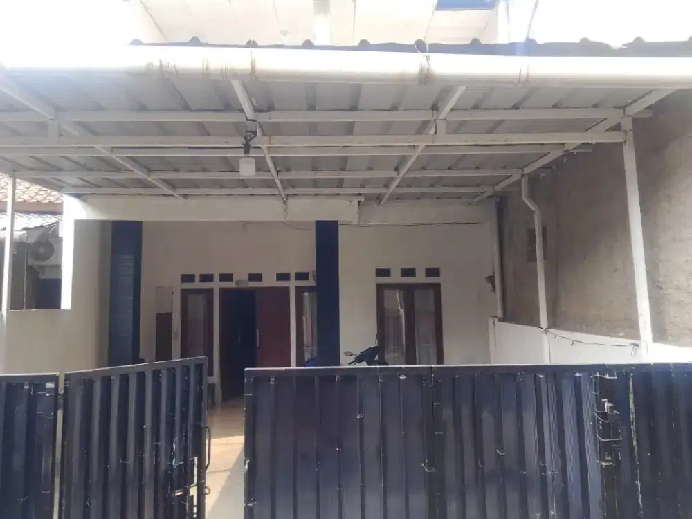 Di jual cepat rumah 2 lantai