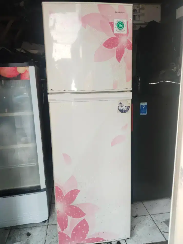 Kulkas 2 pintu sharp ukuran tinggi normal dingin beku