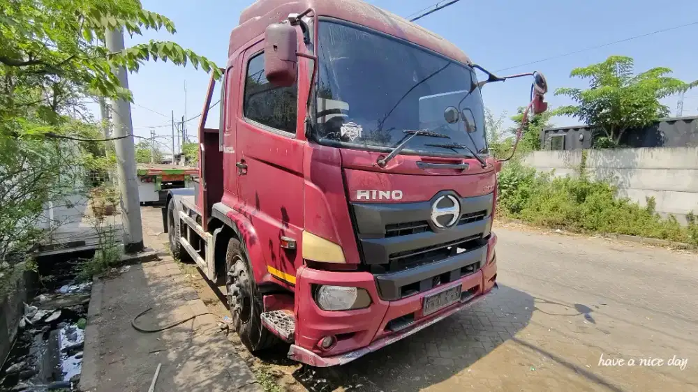 Head traktor hino sg260 2021