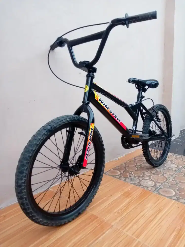 Sepeda BMX Ukuran 20. Noken mulus SIAP PAKE lokasi KEMILING, Nego