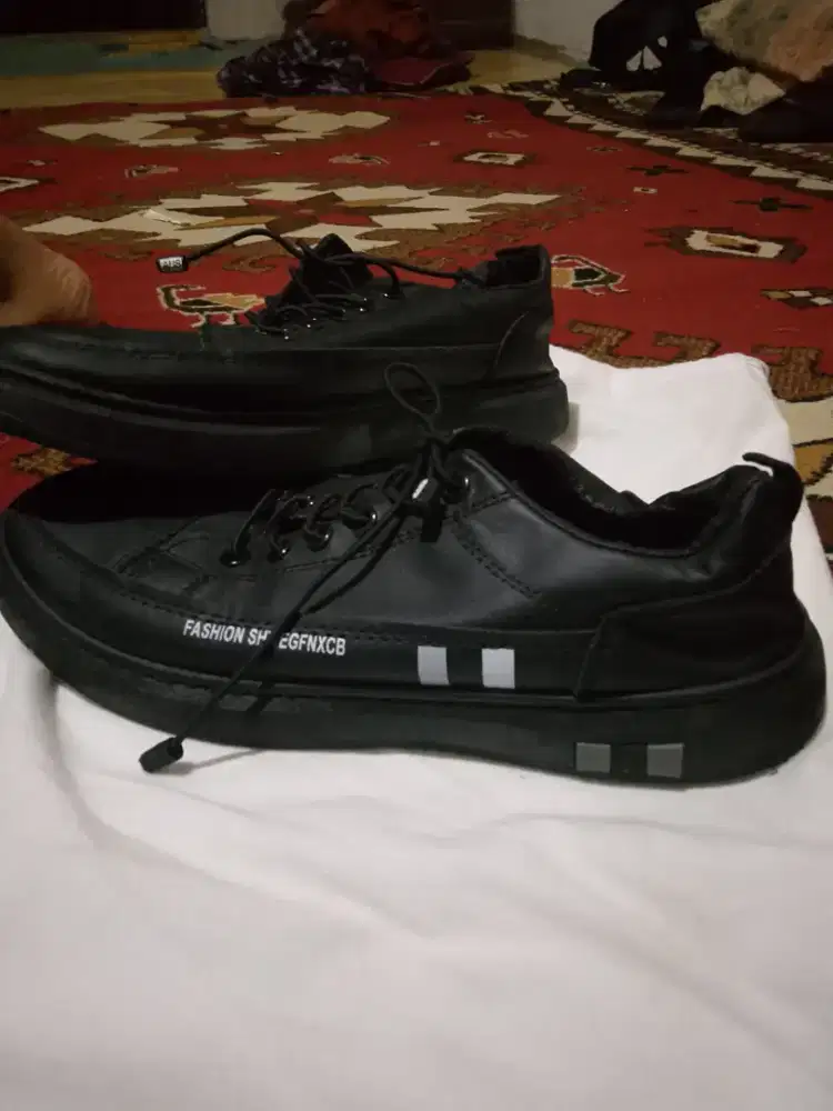 Sepatu buat olahraga masuk buat berpergian masuk