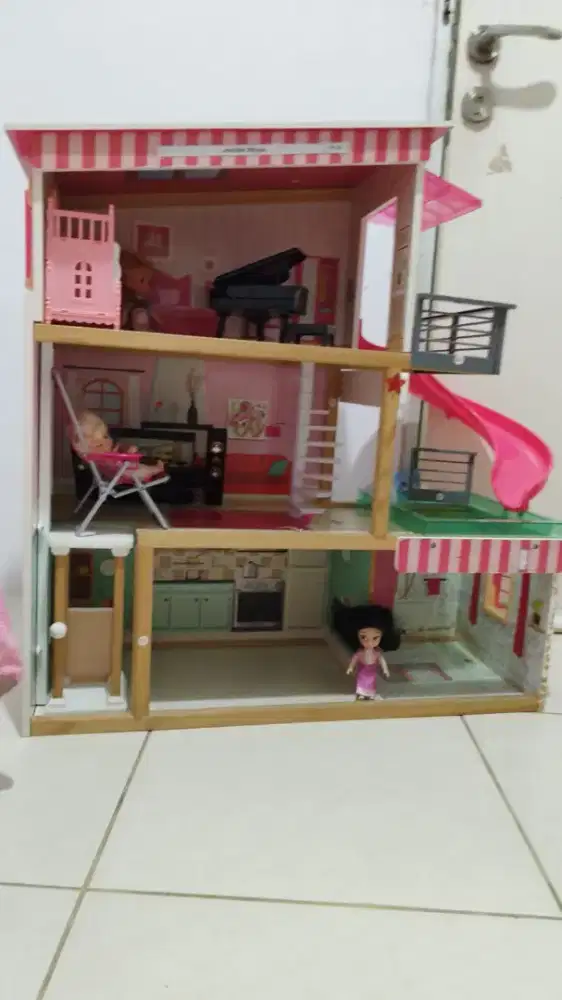 Rumah Boneka Berbie