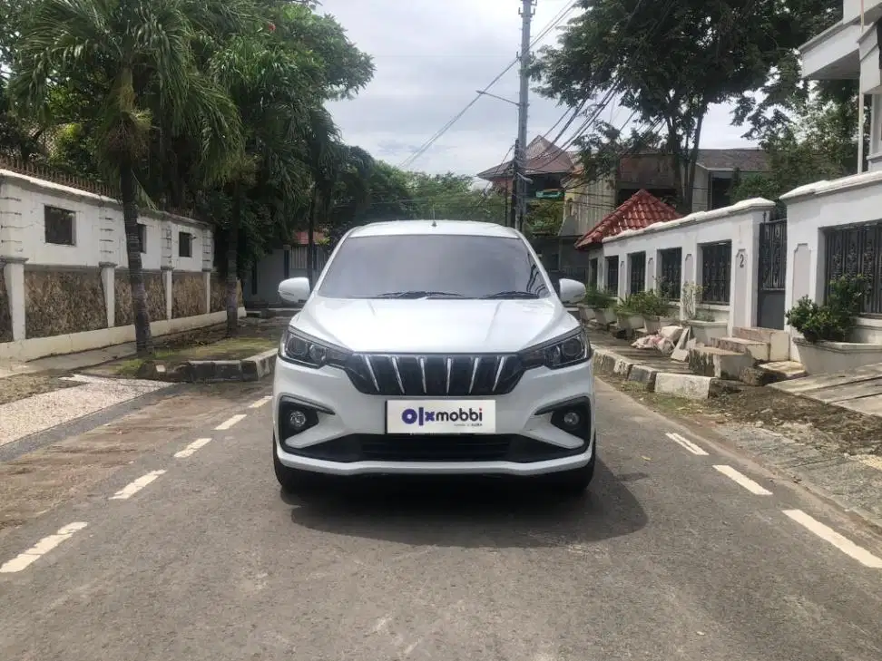 DP 9, JT Suzuki Ertiga 1.5 GX Bensin-AT Putih 2021