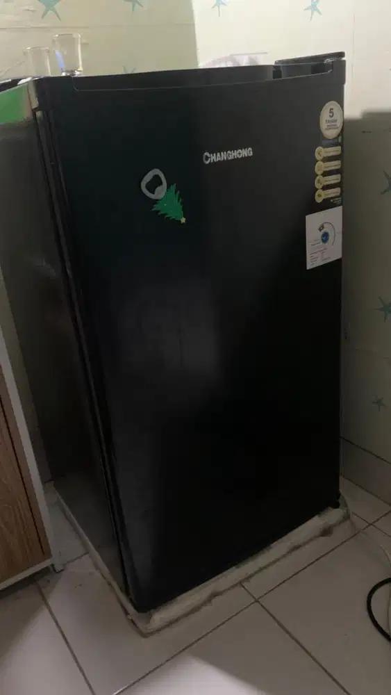 Kulkas 1 pintu warna hitam