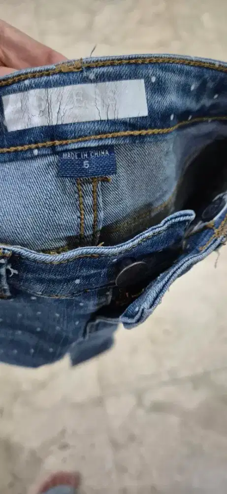 Guess denim long pants for a pretty 4 to5,5 yro girl