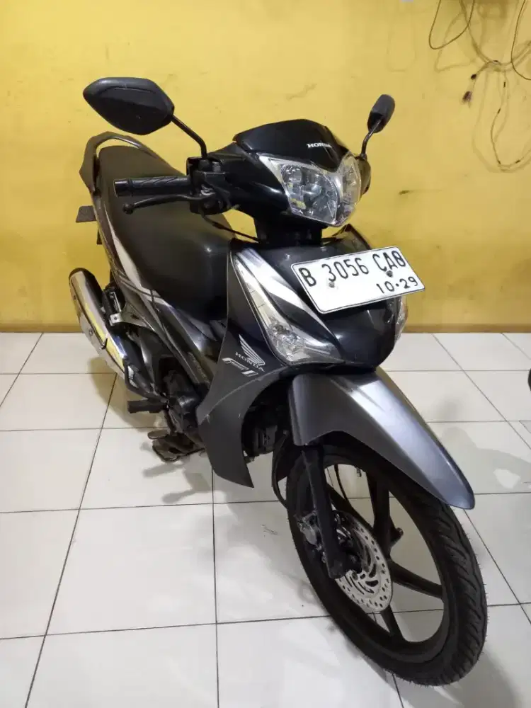 Honda supra x 125cc helm in