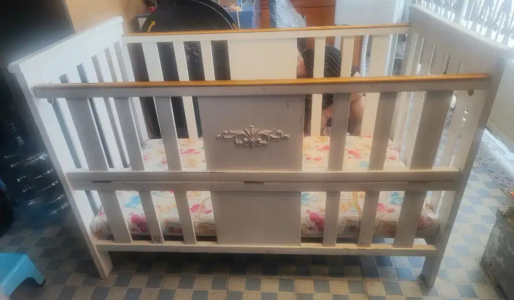 Dijual Ranjang Kayu dan Kasur Bayi (kelambu)