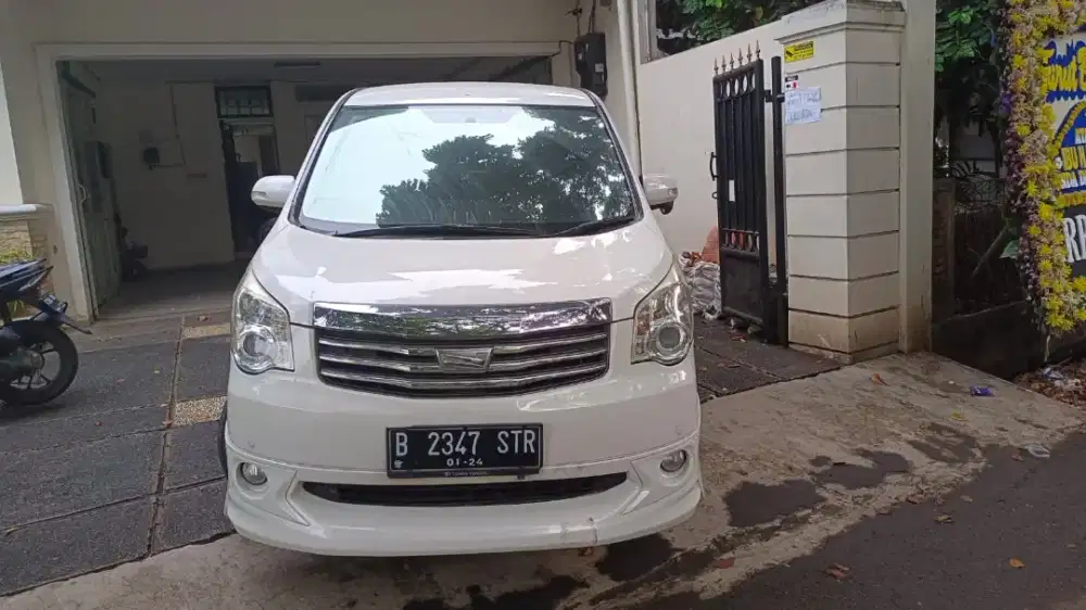 Toyota Nav1 V 2.0 AT 2013