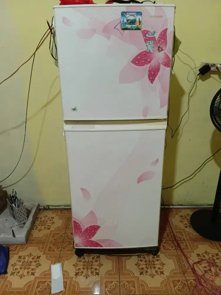 Jual Kulkas Sharp 2 Pintu Bekas Motif Bunga Unik - Masih Dingin1